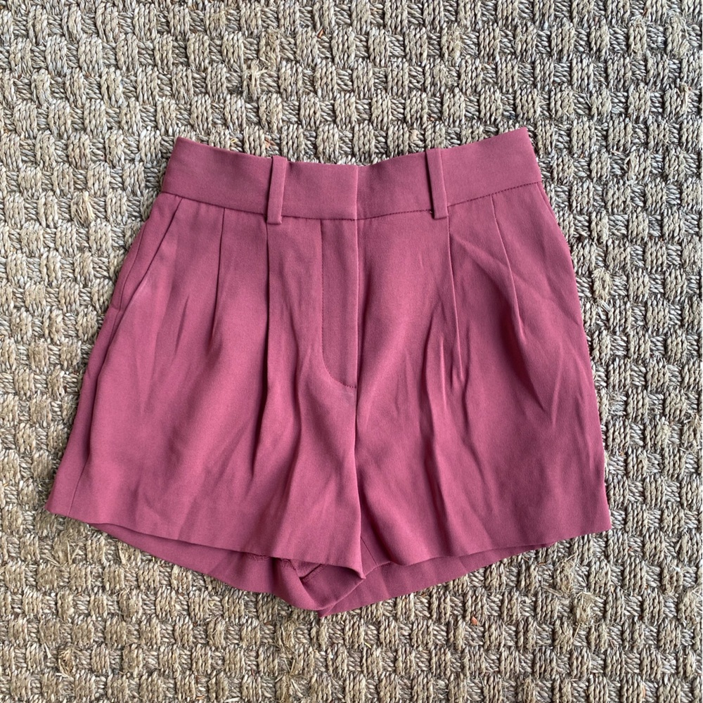 Aritzia Babaton
Pleated 3" Short 00 Sundried Red